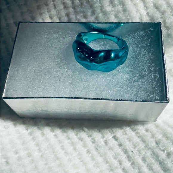 Unique Textured Twisty Metallic Ring in Metallic Blue; Size 7 - Picture 7 of 8